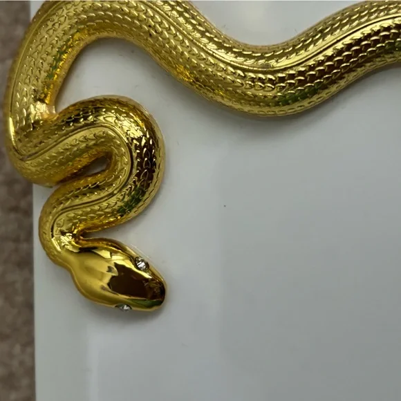 Kilian Paris The Dawn Art Deco White Metal Clutch
Golden Snake Swarovski Eye - Picture 3 of 6